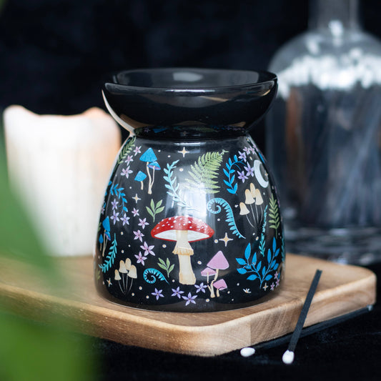 Wachsschmelzer mit dunklem Waldmuster